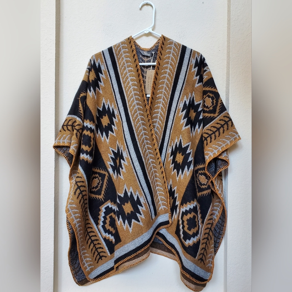 Natural Reflections Black and Gold Knit Poncho.  One Size. NWT
